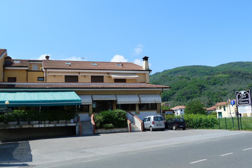 Albergo Ristorante Gori Ameglia Ngoại thất bức ảnh